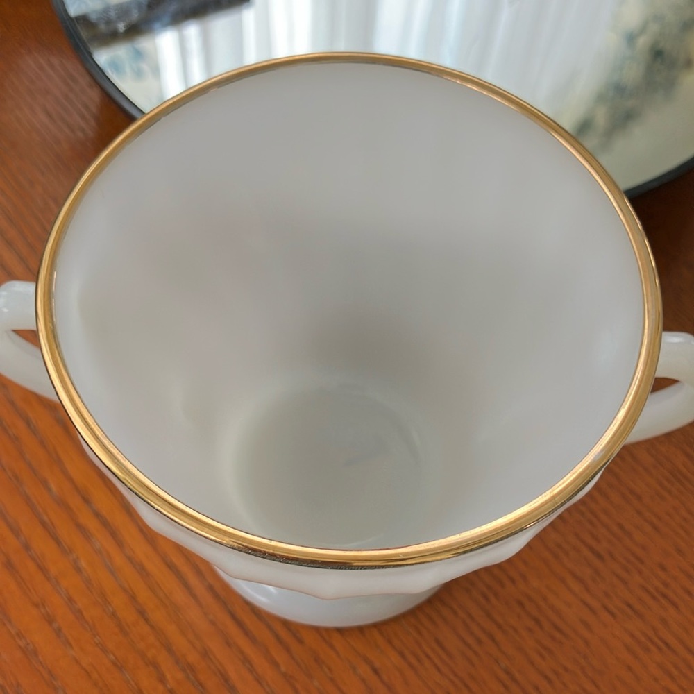 VINTAGE FIRE KING ANCHOR HOCKING SWIRL MILK GLASS 22K EDGE SUGAR BOWL WITH LID - Picture 5 of 9